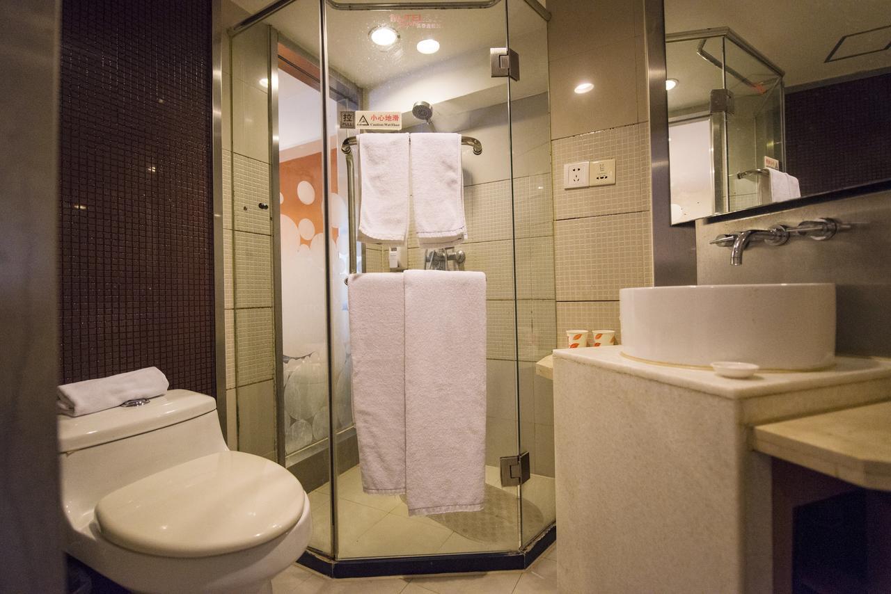 Motel Chongqing Jiefangbai Hongyadong Pedestrian Street Kültér fotó